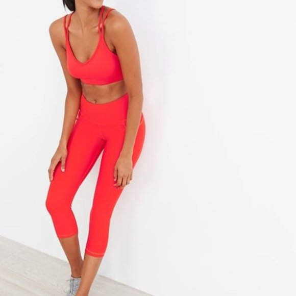 Old Navy High-Waisted Elevate Powersoft Side-Pocket Crop Leggings - Picture 2 of 5